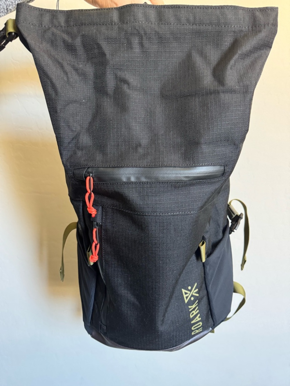 Roark Passenger 27L 2.0 Backpack, Travel Day Pack with Laptop Storage, Black - Picture 6 of 15
